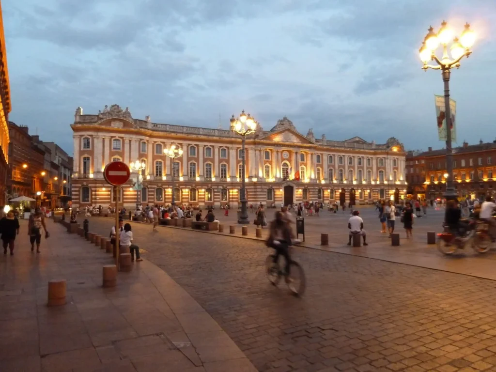 Photo de la place du Capitole de Toulouse le soir