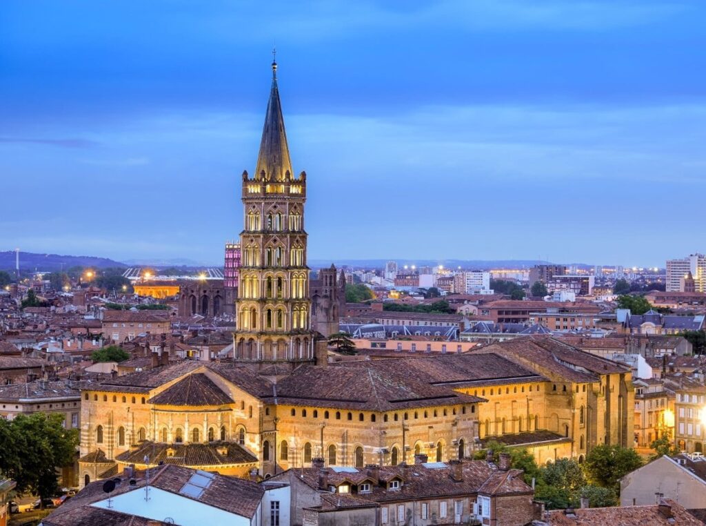 Photo de la basilique de Saint Sernin de nuit