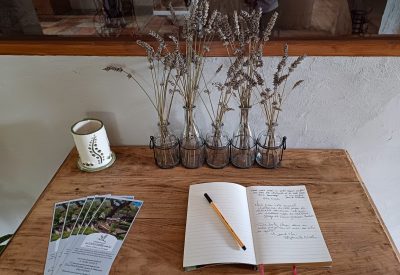 Photo du Livre d'or du Couloumier côté lac