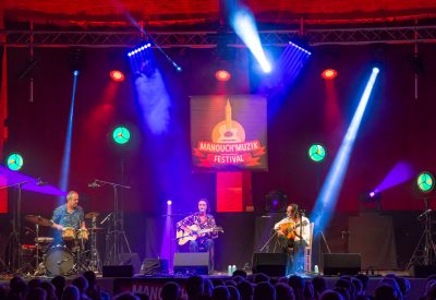Photo de la scène d'un festival de musique
