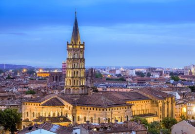 Photo de la basilique de Saint Sernin de nuit